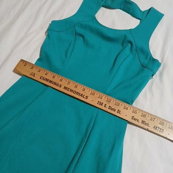 DKNY size 0 aqua sleeveless sheath dress cut out neckline knee length - Picture 6 of 10